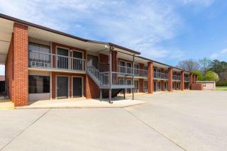 Days Inn by Wyndham Childersburg - Childersburg - 4