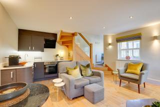 Garden Stable Cosy Stone Cottage with Parking - 9