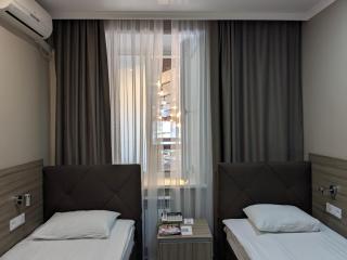 Victoria Hotel - Oral - 1