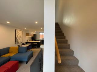 Central City Convenience With Free Parking - 6