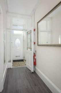 BARTON BEACHSIDE - Stylish Studio Apartment, Double & Single - Central Beach & Promenade Location - Over 21's, Family Friendly Only, ID Required - 5