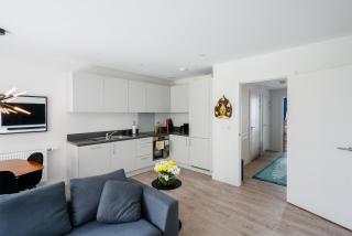 Lovely 1-Bed Apartment in London - London - 8