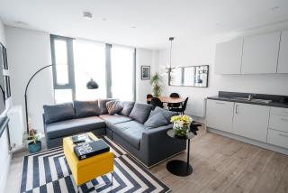 Lovely 1-Bed Apartment in London - London - 9