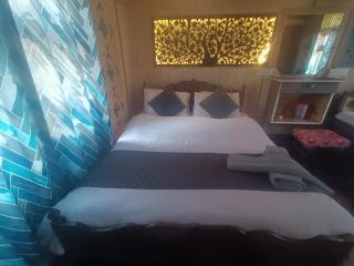 Shamus Maqbool Group Of Houseboat - Srinagar - 9