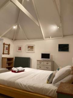 Moments to 3 beaches. Own patio. Spacious. Private - St Ives - 3