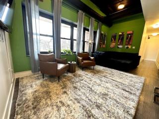 McCormick 3Br/2Ba Family Oasis for up to 8 guests with Optional Parking and Gym Access - Chicago - 2