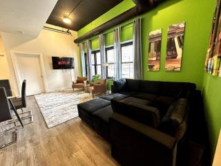 McCormick 3Br/2Ba Family Oasis for up to 8 guests with Optional Parking and Gym Access - Chicago - 0