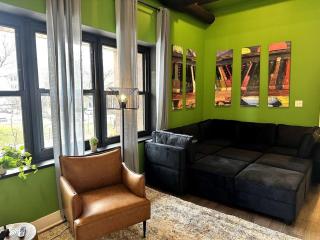 McCormick 3Br/2Ba Family Oasis for up to 8 guests with Optional Parking and Gym Access - Chicago - 3