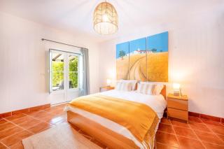 Refreshing poolside escape in Ponte de Sor - 6