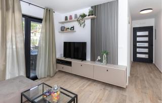 Gorgeous Apartment In Blace - 7
