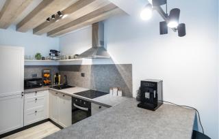 Gorgeous Apartment In Blace - 6