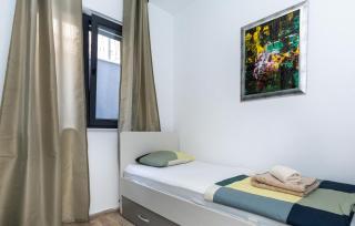 Gorgeous Apartment In Blace - 3