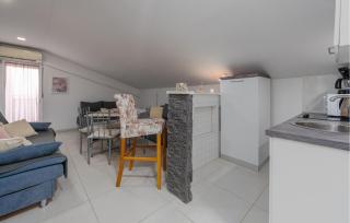 Cozy Apartment In Cesarica With Kitchen - Cesarica - 6