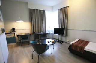 Skyline Airport Hotel - 8