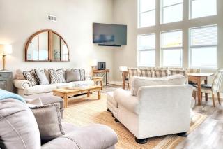 Beachfront Million Dollar Views 2 King Beds Big TV - 7