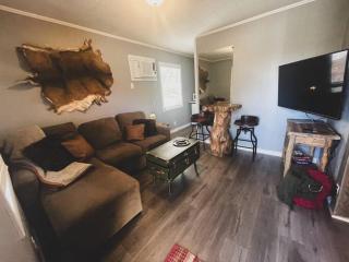 Deer Hollow Cottage at Tradewinds - Eureka Springs - 2