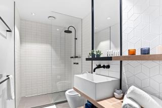 A Stylish 2BR Apt with FREE Parking - 3