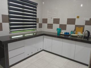 8Pax comfortable setia residen - Sitiawan - 4