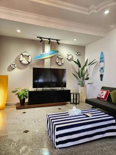 Little Heaven by Sky Hive, A Beach Front Bungalow - Tanjung Bungah - 2