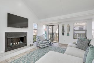 Bright and Airy Myrtle Beach Condo 1 Block to Ocean - Myrtle Beach - 6