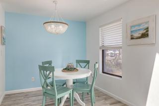 Bright and Airy Myrtle Beach Condo 1 Block to Ocean - Myrtle Beach - 4