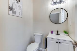 Luxe Newark Retreat with Rooftop Deck Pets Welcome! - Newark - 1