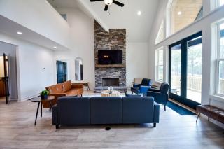 Mountain Peak Lodge: Where Games and Views Meet - 9