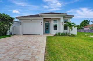 Timeless Sophistication Discover Coastal Chic Living - 5