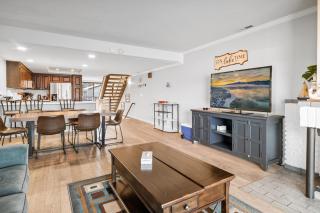 Lakehouse Retreat - Community Pool, Lake Views and Walk to Village! - 3