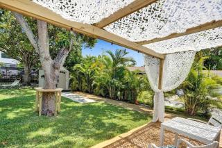Hallandale Beach Family Vacation Home Backyard - Hallandale Beach - 6
