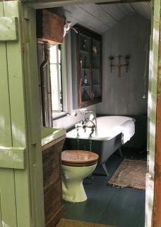 The shepherds hut at abberley glamping - 8