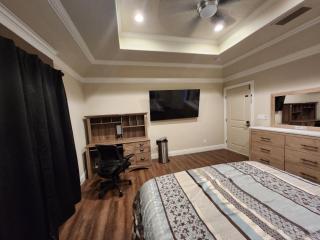 Bedroom with Private Bath/Closet & shared kitchen/laundry - 5