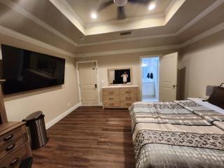 Bedroom with Private Bath/Closet & shared kitchen/laundry - 4