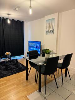 Spacious 2 Bedrooms Apartment In Stratford - Londra - 5
