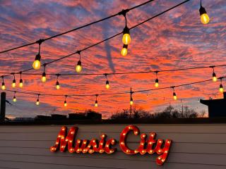 New NashVegas Downtown Rooftop City Views 13Beds - Nashville - 6