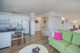 Fort Myers Beach Studio - Sunset and Ocean Views! - Fort Myers Beach - 3
