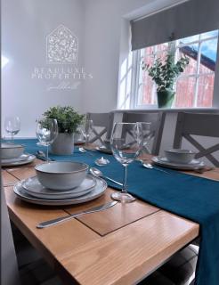 Guildhall - Beauluxe Properties large property - 3 bedroom - 4 beds - sleeps upto 6 people - Castle Gresley - 8