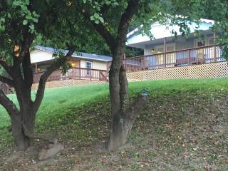 Highland Hills Motel & Cabins - Boone - 8