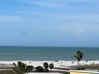 Crystal Palms Resort Treasure Island Penthouse Unit 603 - St. Pete Beach - 4