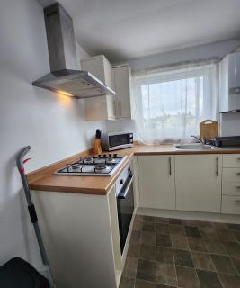Modish 1Bed Apartment with Free Street Parking - 3