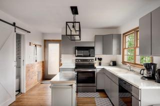 Hot Tub, Screened Porch, Grill, WiFi - Huge Cabin! - Berkeley Springs - 2