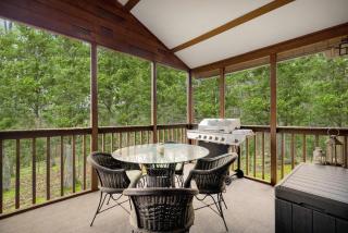 Hot Tub, Screened Porch, Grill, WiFi - Huge Cabin! - Berkeley Springs - 6