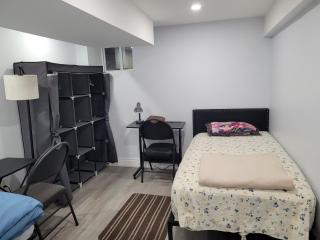 Cozy Room in a Quiet Neighbourhood - Toronto - 8
