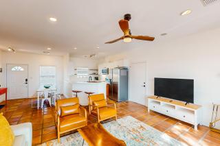 Lakefront Cottage - Lago Vista - 2