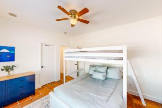 Lakefront Cottage - Lago Vista - 1