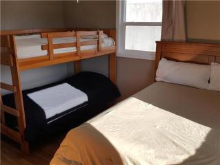 Beach House Sleep 20 with VIP pkg, Bachelor Parties Welcomed - Lake Ozark - 8