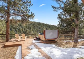 Whispering Pines-Hot tub Getaway - 9