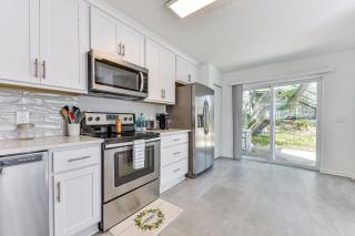 Fernandina Beach Townhome, Steps to Public Beach - 2