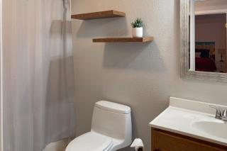 Lake Bluff Retreat - 1