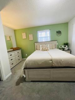 Spacious 1king bd/2queen bd/* 1 mile from I-85 - 8